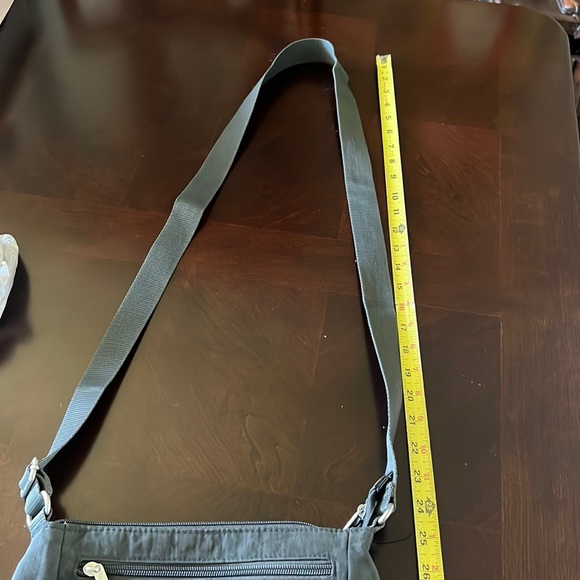 Baggallini Crossbody Design Travel Fabric Handbag Color gray like new - Picture 5 of 17